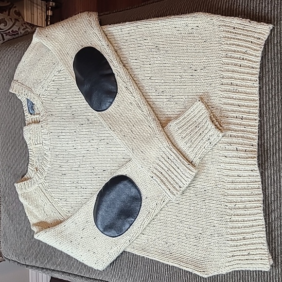 Market & Spruce Button Back Sweater - Picture 12 of 13